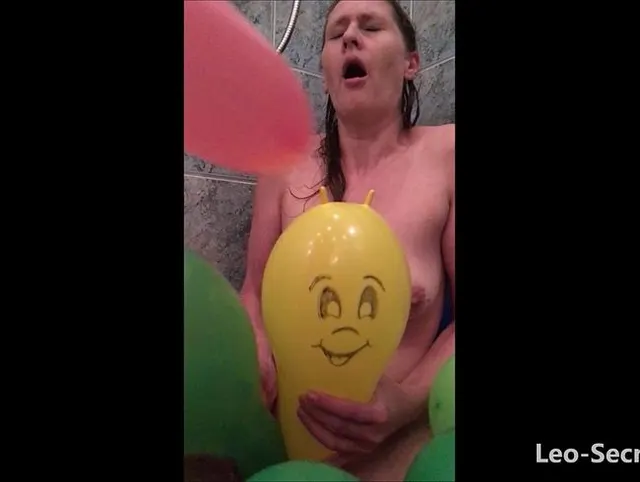 Der Spaß mit den Luftballons geht weiter - bis zum Orgasmus